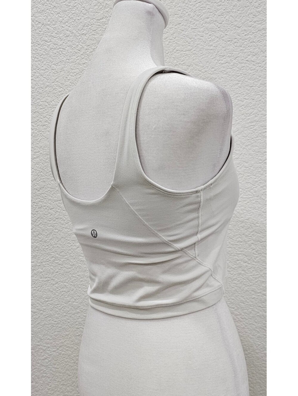 Lululemon White V-Neck Racerback Crop Tank Top Built-In Bra Women’s Size 6